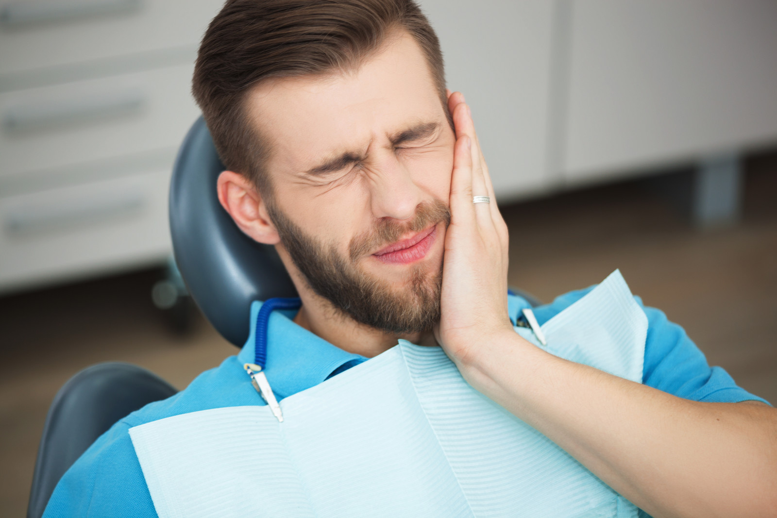 what are the services provided by an emergency dentist